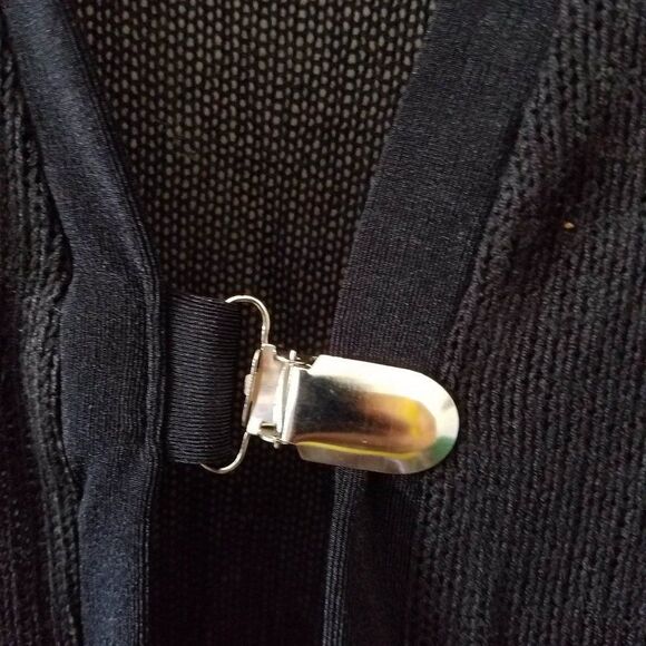 Carolyn Strauss Women’s Black Shrug Sweater w/ Gold Clip Size Small Elegant - Picture 4 of 4